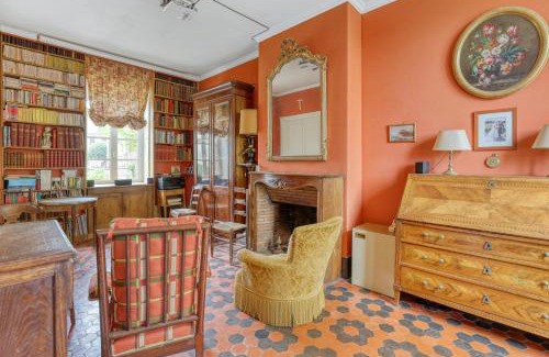 Lucenay-les-Aix Villa | Relaxing Villa with Private Pool in Lucenay les Aix