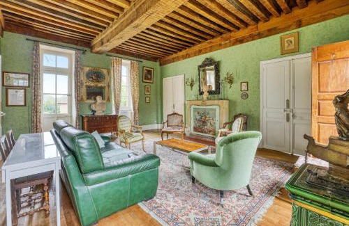 Lucenay-les-Aix Villa | Relaxing Villa with Private Pool in Lucenay les Aix