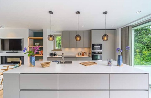 La Trinite-sur-Mer Villa | Tranquil Villa Contemporaine by the Sea in Trinité-sur-mer