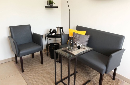 Vieille-Toulouse Villa | Indulge in Villa Contemporaine with Jacuzzi and Pool