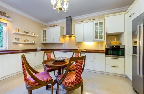 Albufeira Villa | Villa Cor de Rosa in Albufeira: Rated 10/10 with Pool