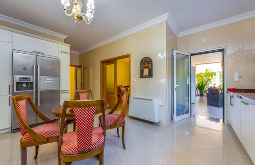Albufeira Villa | Villa Cor de Rosa: Modern Oasis with Pool Near Albufeira
