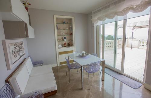 Palma di Montechiaro Villa | Idyllic Villa Corbera Palmaris with Oceanfront Pool