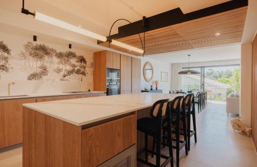 Pontaillac Villa | Villa Cordouan: Oceanfront Escape with Pool & 9.4 Rating