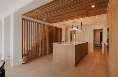 Pontaillac Villa | Villa Cordouan: Oceanfront Escape with Pool & 9.4 Rating