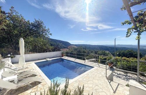 Petaleia Villa | Relaxing Villa Corfou with Oceanfront Views & Private Pool