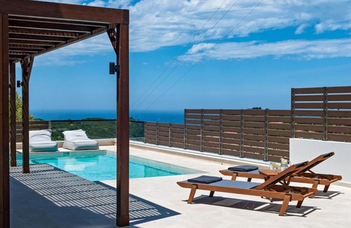 Peroulion Villa | Villa Corfu Melody: Oceanfront Oasis with Pool & High Ratings