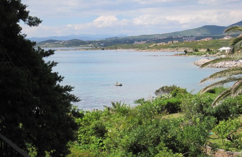 Baia Caddinas Apartment | Sea View Apartment 'Mimose' with Pool and Breakfast