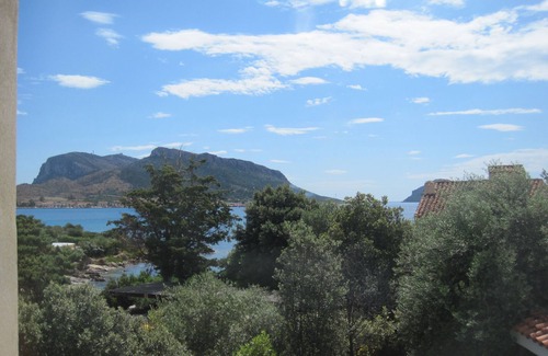 Baia Caddinas Apartment | Sea View Apartment 'Mimose' with Pool and Breakfast
