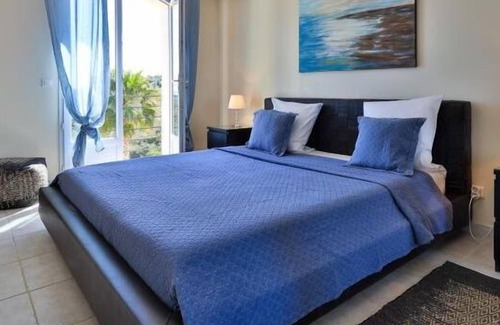 Plage de la Garonnette Villa | Experience Paradise at Villa Corniche d'Or with Ocean Views