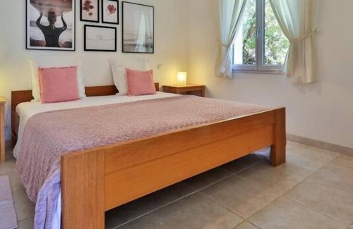 Plage de la Garonnette Villa | Experience Paradise at Villa Corniche d'Or with Ocean Views