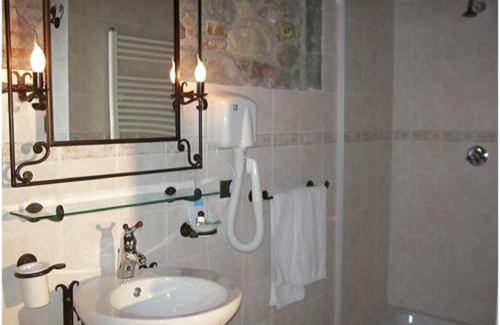 Lucca Historical Center Bed & Breakfast | Relax at B&B Villa Corte Degli Dei with Oceanfront Views