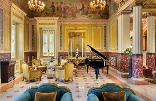 Sirmione Hotel | Elegant Villa Cortine Palace Hotel with Ocean View & Pool