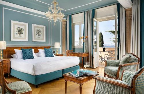 Sirmione Hotel | Elegant Villa Cortine Palace Hotel with Ocean View & Pool