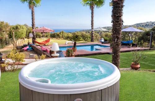 Arenys de Munt Villa | Villa Costa Barcelona: Oceanfront Retreat with Great Amenities