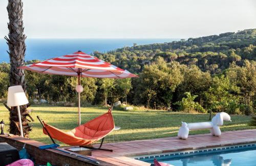 Arenys de Munt Villa | Villa Costa Barcelona: Oceanfront Retreat with Great Amenities