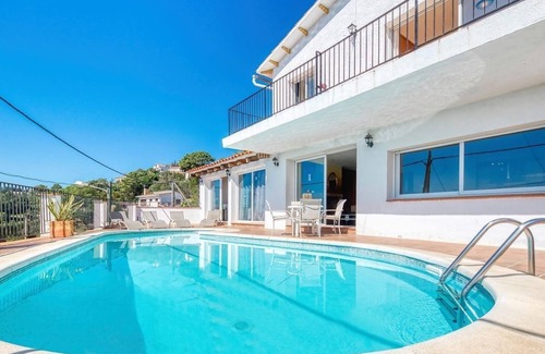 Lloret Blau Villa | Oceanfront Villa "Costacabana - Sofia" with Pool & Wi-Fi