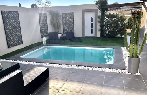 Calas House | Villa Cosy: Perfect Getaway with Private Pool in Aix-Mars