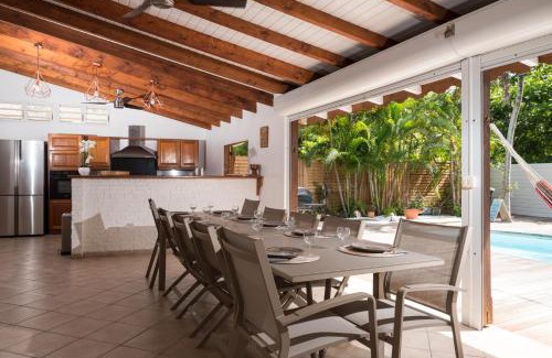 Bas du Fort Villa | Villa Cosy: Family-Friendly Retreat with Pool & Hot Tub