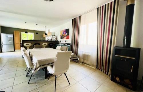 La Grande-Motte Villa | Villa Cosy: Family Retreat with Pool for 8 Guests