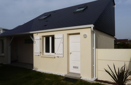 Saint-Martin de Brehal House | Beachside Villa Coudeville: Family-Friendly Bliss by Ocean