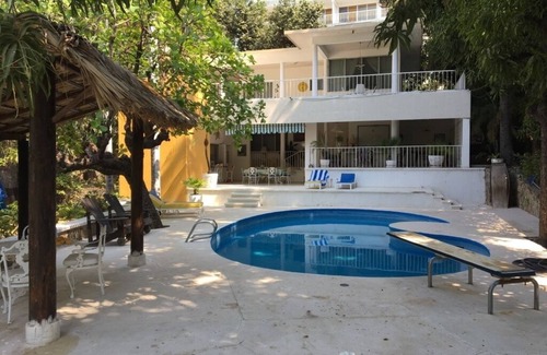 Farallon Villa | Inviting Villa Covadonga: Oceanfront Getaway with Spa