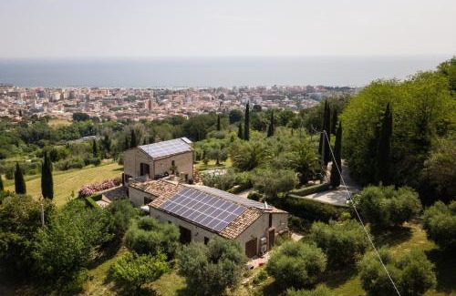 San Benedetto del Tronto Bed & Breakfast | Elegant Villa Cri Cri B&B with Delicious Breakfast Included