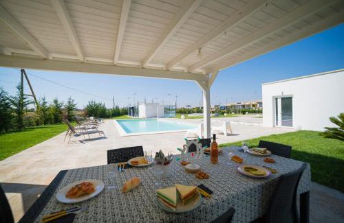 Galatina Villa | Relax at Villa Cristal Pool and Paddle - Family-Friendly Retreat