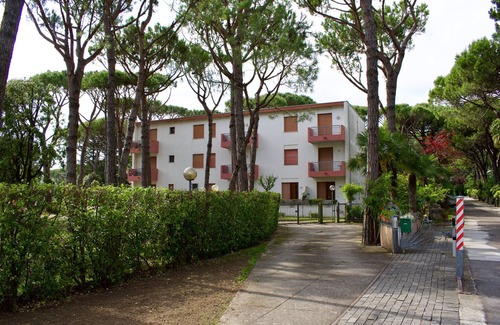 Jesolo Pineta Apartment | Villa Cristina n. 10: Pet-Friendly Retreat with Ocean View