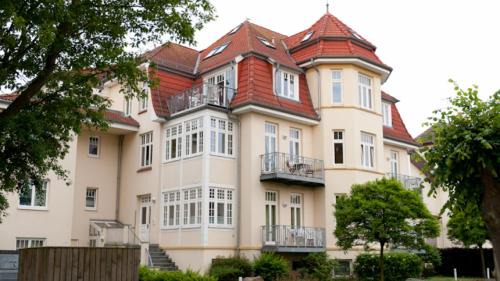 Kuhlungsborn Ost Apartment | Cozy Villa Düne with Sun Terrace, Fireplace & Wi-Fi