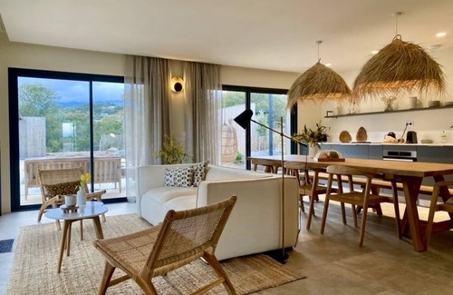 Sainte-Lucie-de-Porto-Vecchio Villa | Villa D'architecte "Casa Verde": Family-Friendly Retreat Near Beach