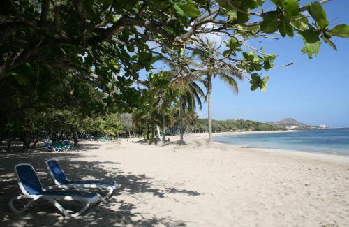 Costambar Villa | Gorgeous Villa Deluxe Costambar: Oceanfront Stay with Pool