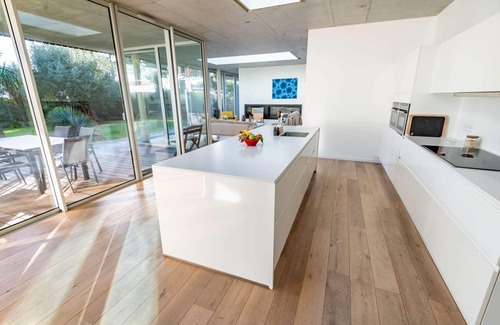 Kerroch House | Beachside Villa with Ocean View & Spa - 10/10 Rated Stay