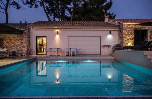 Le Beausset Villa | Idyllic Villa with Private Pool, Sauna & Garden in Le Beausset