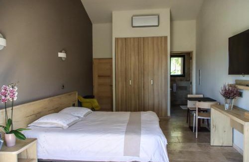 Le Beausset Villa | Idyllic Villa with Private Pool, Sauna & Garden in Le Beausset