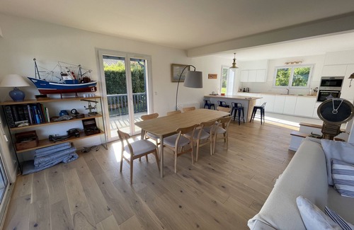 Ciboure Villa | Villa D'exception: Poolside Retreat with Mountain Views