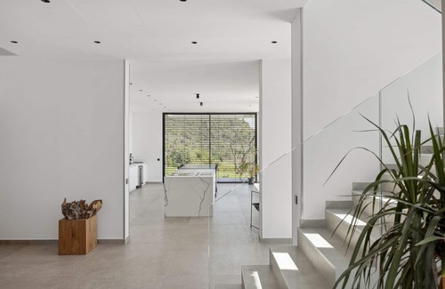 Vence Villa | Villa D'exception: Breathtaking Sea Views & Family-Friendly