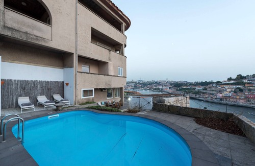 Lordelo do Ouro e Massarelos Apartment | Discover Villa D' Ouro: Pool, Spa & Perfect 10 Rating