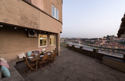 Lordelo do Ouro e Massarelos Apartment | Discover Villa D' Ouro: Pool, Spa & Perfect 10 Rating