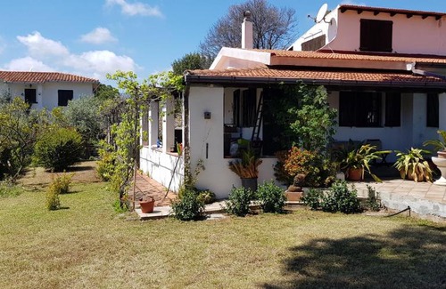Sarroch Villa | Villa da Titti e Carlo: Pet-Friendly Ocean View Retreat