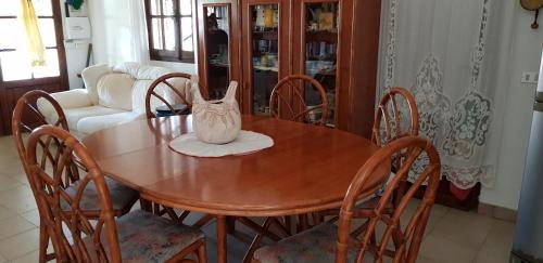 Sarroch Villa | Villa da Titti e Carlo: Pet-Friendly Ocean View Retreat