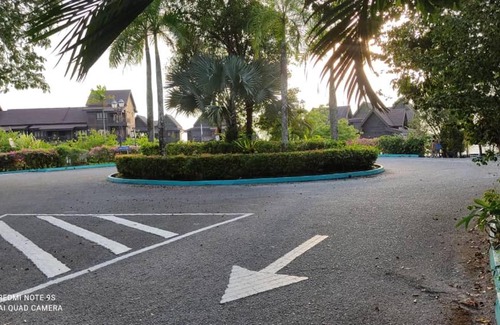 Kuala Teriang Hotel | Discover Villa Dalam Laut - Child-Friendly Oasis with Pool