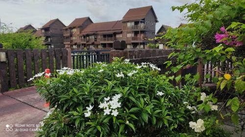 Kuala Teriang House | Relax at Villa Dalam Laut 538 with Pool & Hot Tub Access