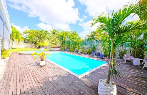 Dampierre Villa | Villa Dampierre: Oceanfront Escape with Pool & 9.5 Rating