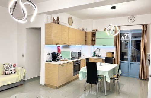 Piso Livadi Villa | Villa Danae: Pool, Jacuzzi & BBQ with Top 9.8 Rating