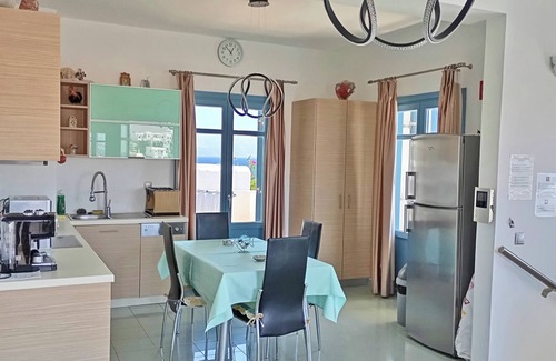 Piso Livadi Villa | Villa Danae: Pool, Jacuzzi & BBQ with Top 9.8 Rating