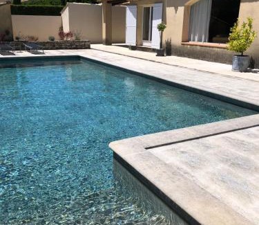 Lauris House | Idyllic Villa in Luberon, Near Lourmarin with Pool