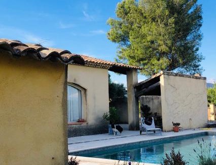 Lauris House | Idyllic Villa in Luberon, Near Lourmarin with Pool