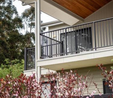 Margaret River House | Villa Dante: New Townhouse Steps from Downtown Attractions