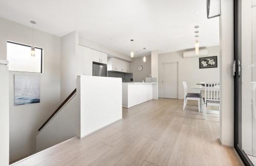 Margaret River House | Villa Dante: New Townhouse Steps from Downtown Attractions